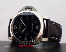 Load image into Gallery viewer, Panerai PAM312 features black dial and date display