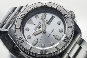 Seiko SRPE71K1 featured silver grey colour dial, Lumibrite on hands and indexes, unidirectional rotating bezel