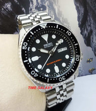 Load image into Gallery viewer, Seiko SKX007K2 black dial, stainless steel and mineral glass material